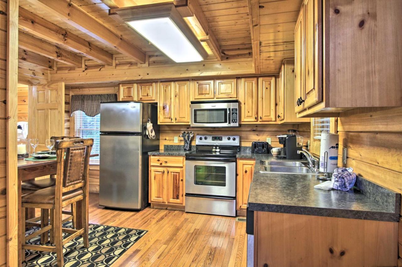 Cabin With Hot Tub About 2 Mi To Island In Pigeon Forge! Exterior foto